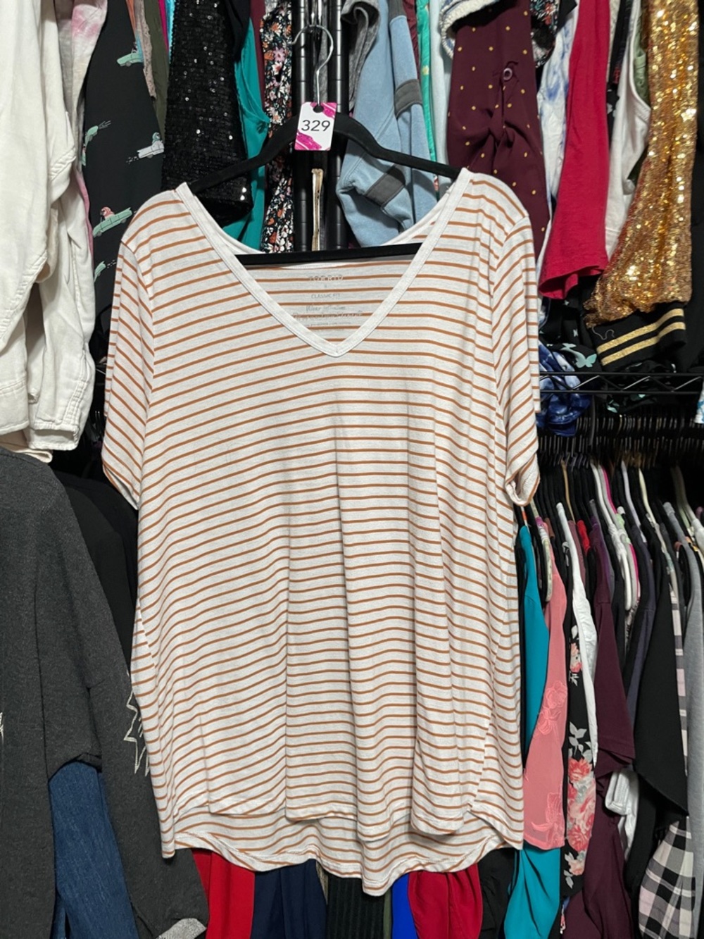 #329 size 3 torrid classic fit Striped V-Neck Short Sleeve Top - Cream & Tan